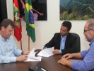 Assinatura do Convênio de Curitibanos  Joguinhos Abertos -  Prefeito em exercício Roque Stanguerlin-2