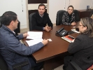 Assinatura de apoio financeiro para a prefeitura de Maracajá. Prefeito Arlindo Rocha, Chefe de divisão de planejamento, Odécia Almeida Souza da Silva e Cristiane Sant´Ana, diretora de educação e cultura do município-2
