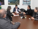 Assinatura de apoio financeiro para a prefeitura de Maracajá. Prefeito Arlindo Rocha, Chefe de divisão de planejamento, Odécia Almeida Souza da Silva e Cristiane Sant´Ana, diretora de educação e cultura do município-4