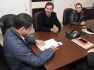 Assinatura de apoio financeiro para a prefeitura de Maracajá. Prefeito Arlindo Rocha, Chefe de divisão de planejamento, Odécia Almeida Souza da Silva e Cristiane Sant´Ana, diretora de educação e cultura do município-6