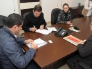 Assinatura de apoio financeiro para a prefeitura de Maracajá. Prefeito Arlindo Rocha, Chefe de divisão de planejamento, Odécia Almeida Souza da Silva e Cristiane Sant´Ana, diretora de educação e cultura do município-9