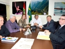 Deputado estadual Milton Hobus,  Prefeita de Santa Terezinha, Valquiria Schwarkz e o Presidente da Câmara de Vereadores de Cunha Porã, Vilson Pedro Kempfer - Foto:SOL/Ascom-1