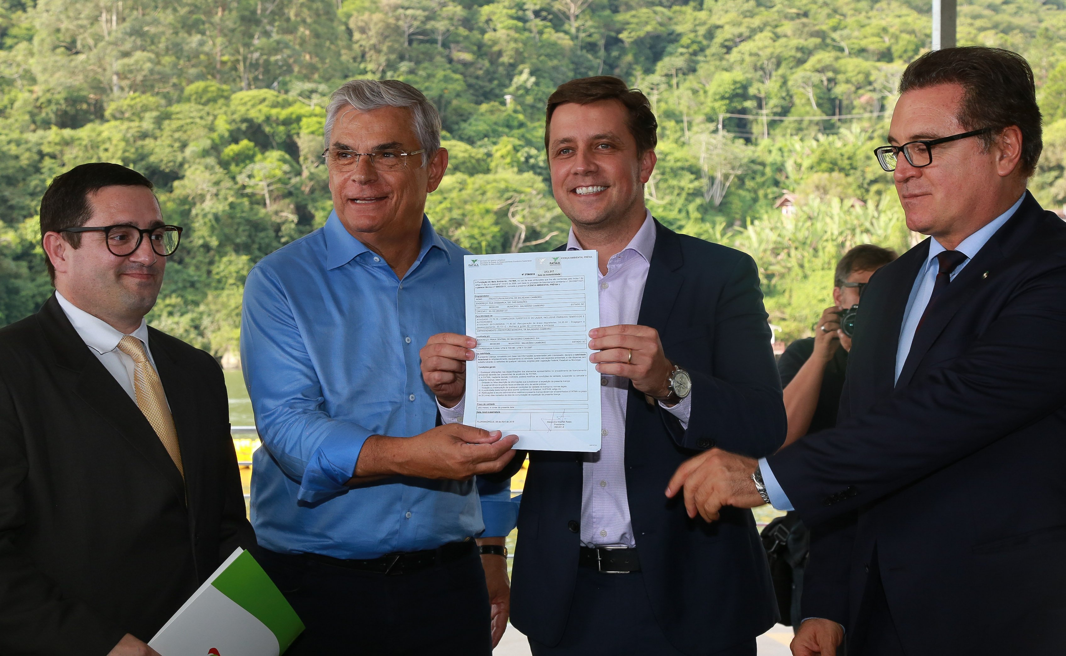 balneario camboriu governador entrega licenca para alargamento da faixa de areia da praia central 20180427 1407427881