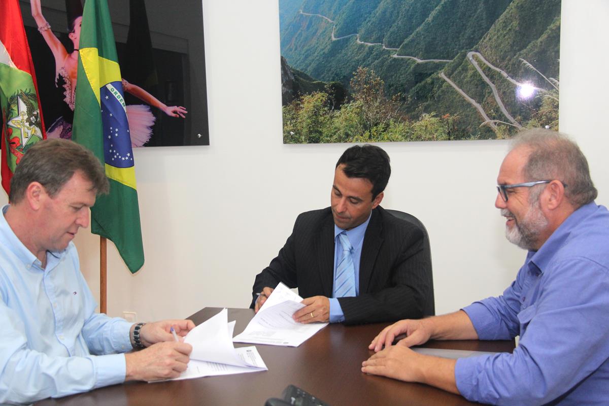 prefeito em exercicio roque stanguerlin 001